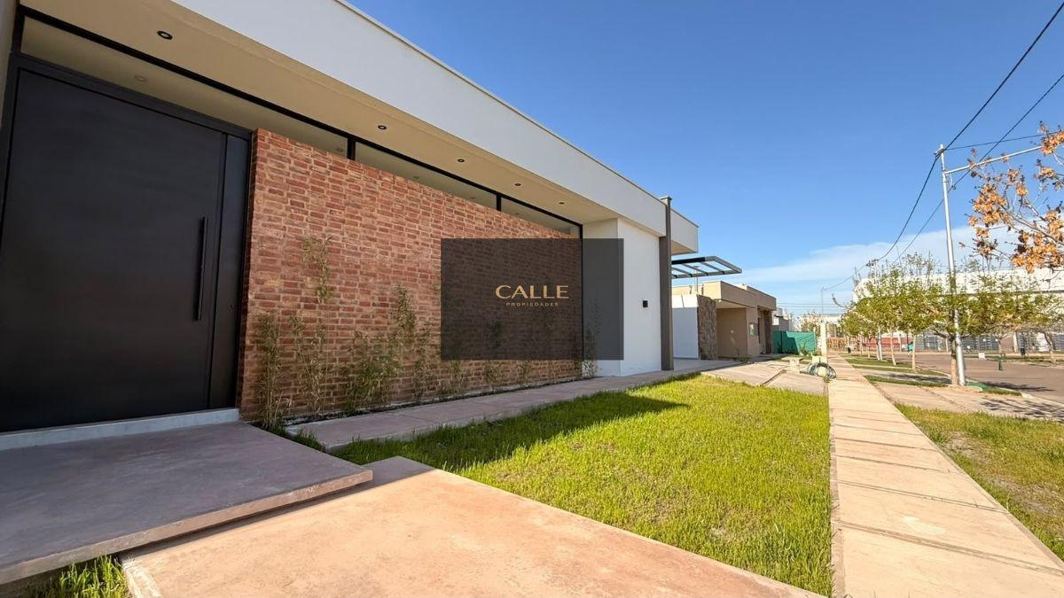 Foto de Casa en venta c/ cochera en Luján de Cuyo, imagen 1