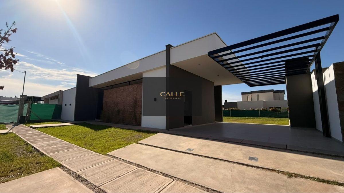 Foto de Casa en venta c/ cochera en Luján de Cuyo, imagen 2