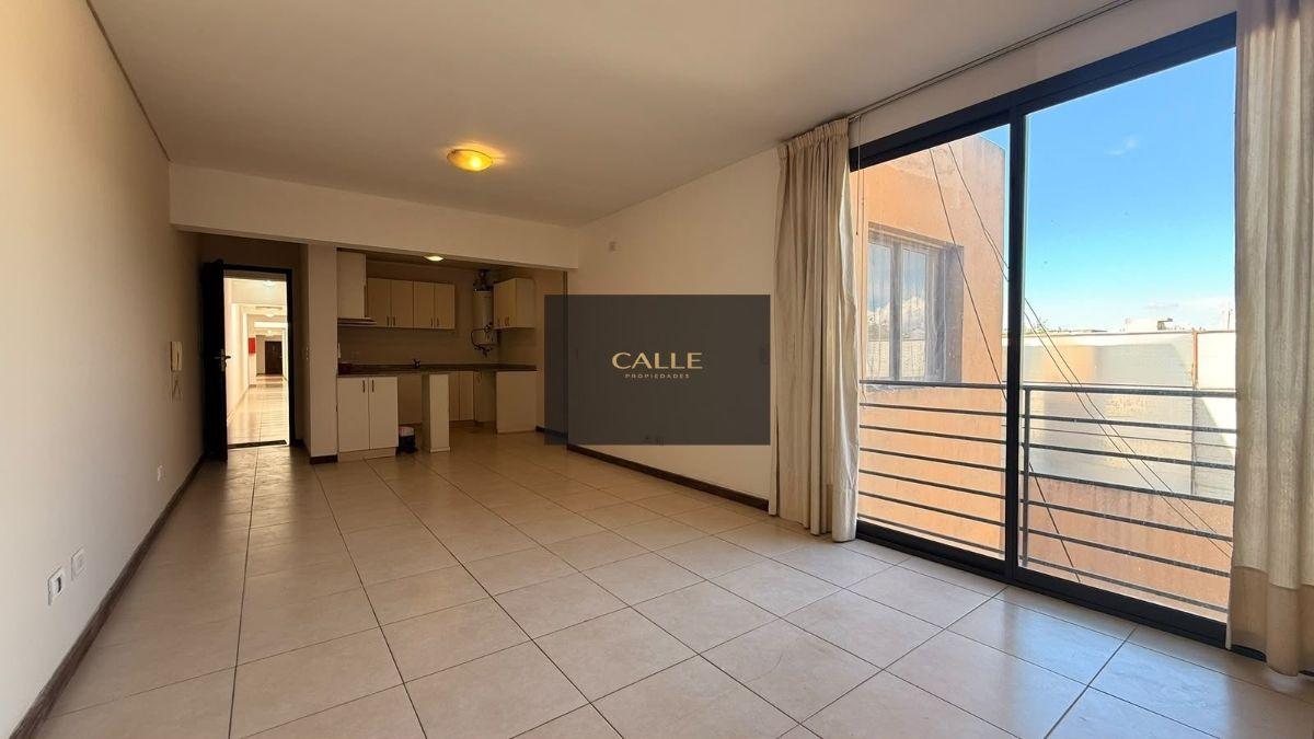 Foto de Departamento en venta c/ cochera en Godoy Cruz, imagen 2