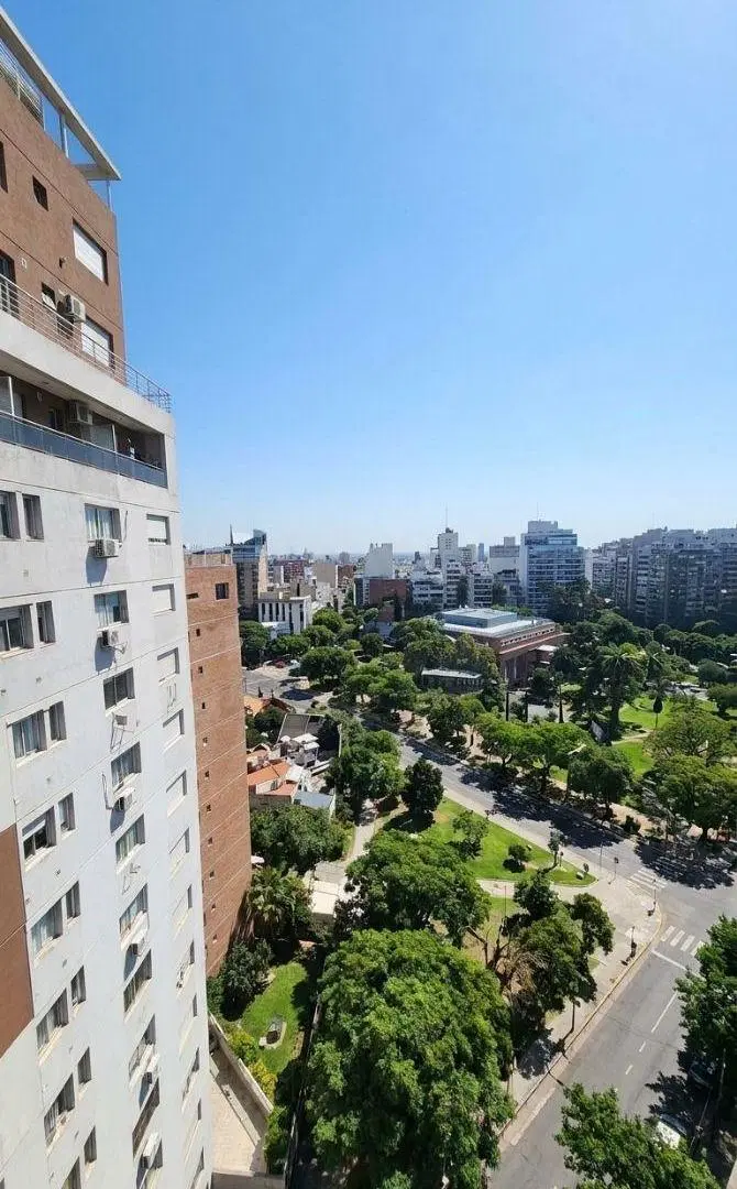 Único !! Departamento frente a Plaza España. Excelente vista!! 2