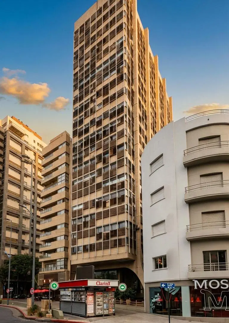 Único !! Departamento frente a Plaza España. Excelente vista!! 3