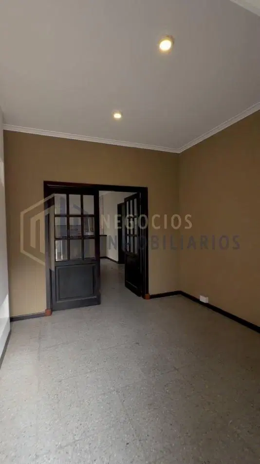 CASA DE 3 DORMITORIOS A METROS DE AV LOPEZ Y PLANES 5