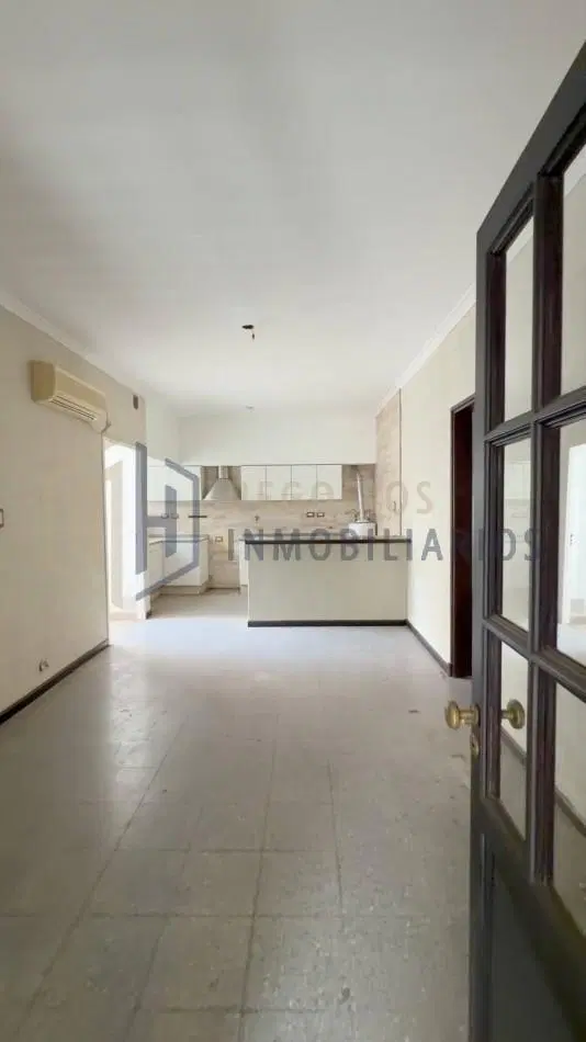 CASA DE 3 DORMITORIOS A METROS DE AV LOPEZ Y PLANES 2