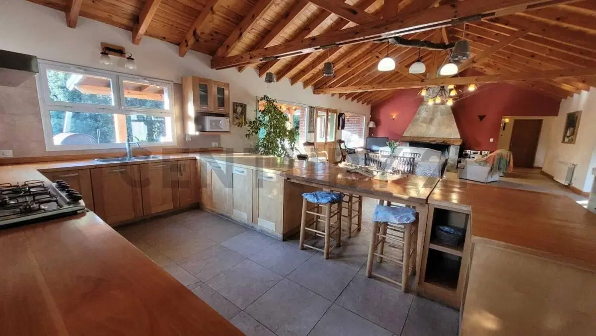 VENTA CASA SAN MARTIN DE LOS ANDES. SOBRE  LOTE DE 3HAS. CUESTA DE SEPULVEDA 4