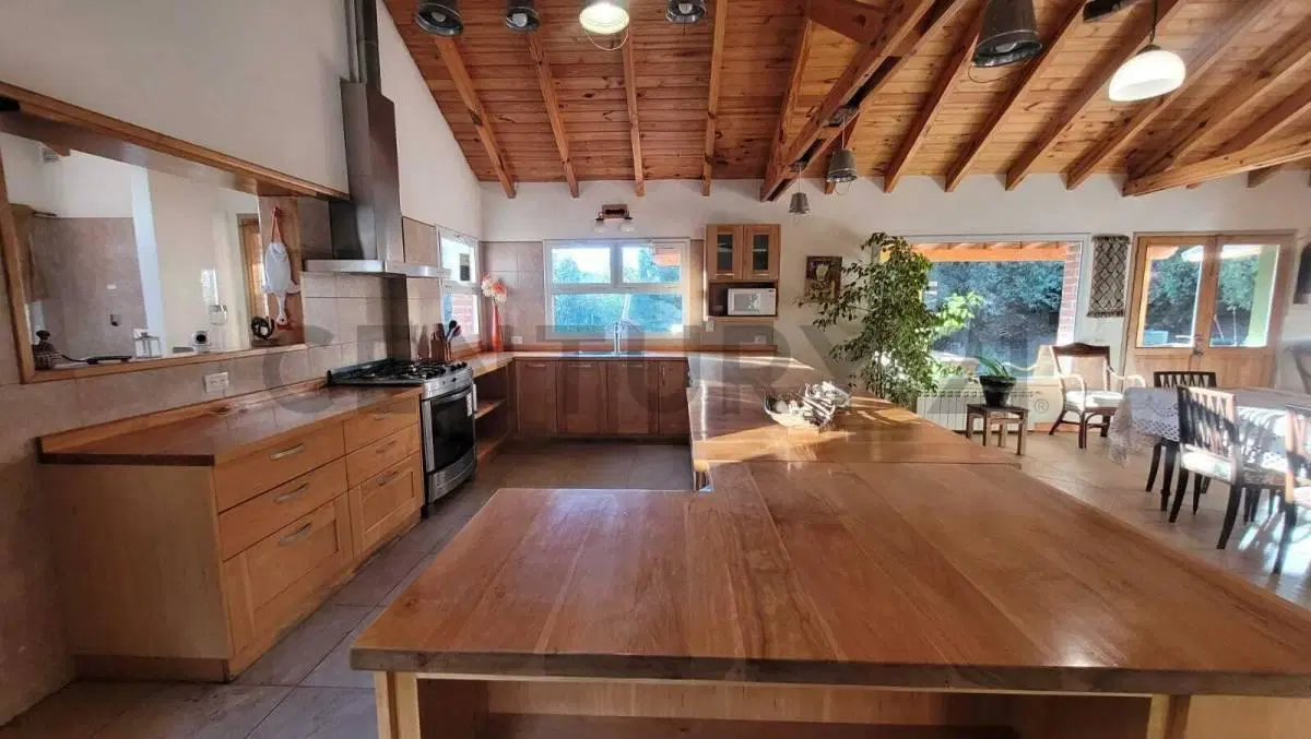 VENTA CASA SAN MARTIN DE LOS ANDES. SOBRE  LOTE DE 3HAS. CUESTA DE SEPULVEDA 5