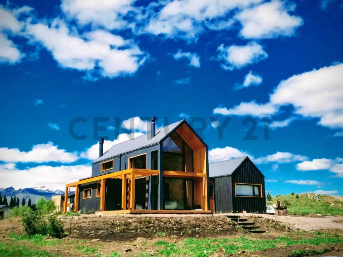 CASA EN VENTA EN SAN MARTÍN DE LOS ANDES. BARRIO NOREGON 3