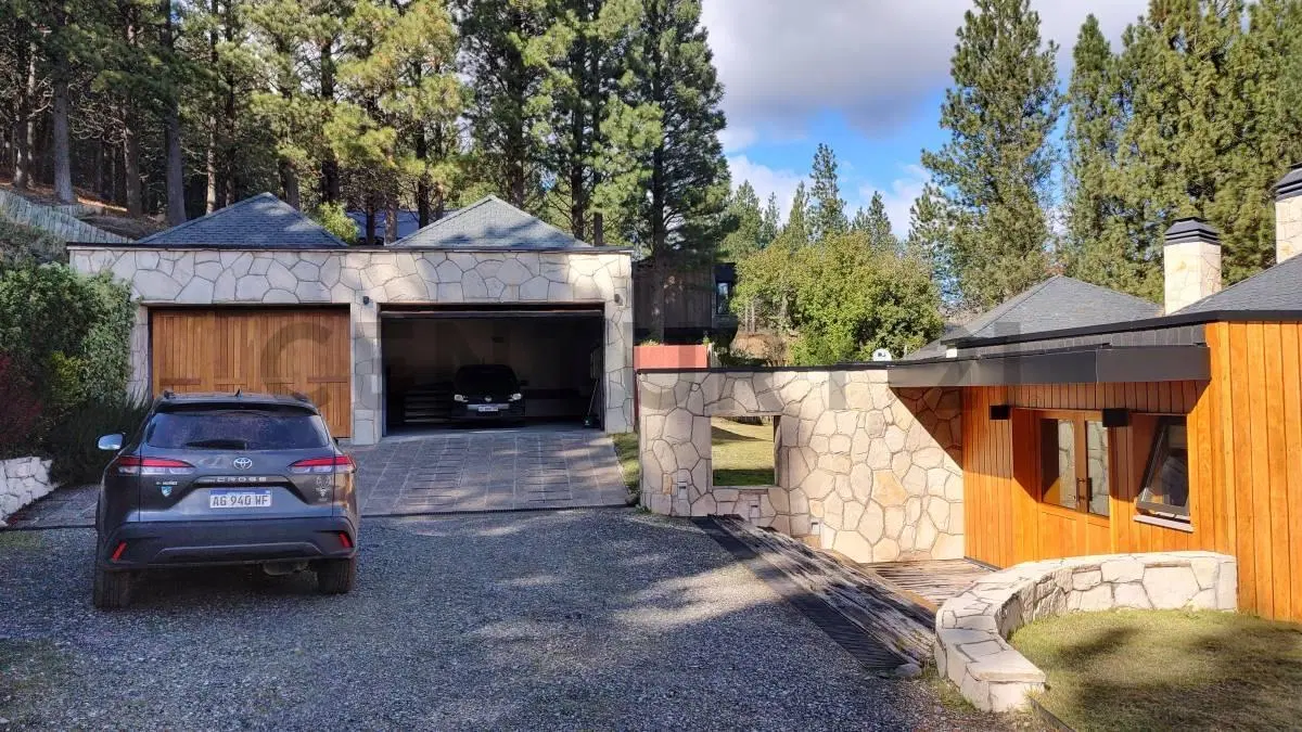 VENTA EXCLUSIVA CASA  SAN MARTIN DE LOS ANDES. BARRIO CHAPELCO GOLF 3