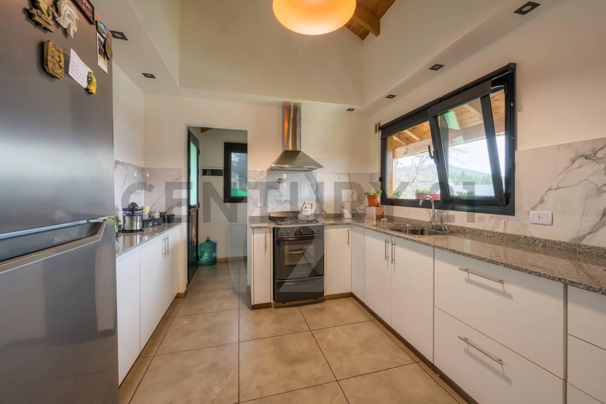 Foto de VENTA CASA SAN MARTIN DE LOS ANDES . BARRIO KALEUCHE, imagen 3