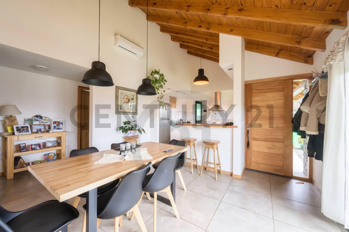 Foto de VENTA CASA SAN MARTIN DE LOS ANDES . BARRIO KALEUCHE, imagen 2