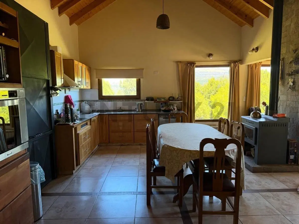 Casa con cabaña independiente en Venta en San Martin de los Andes 8