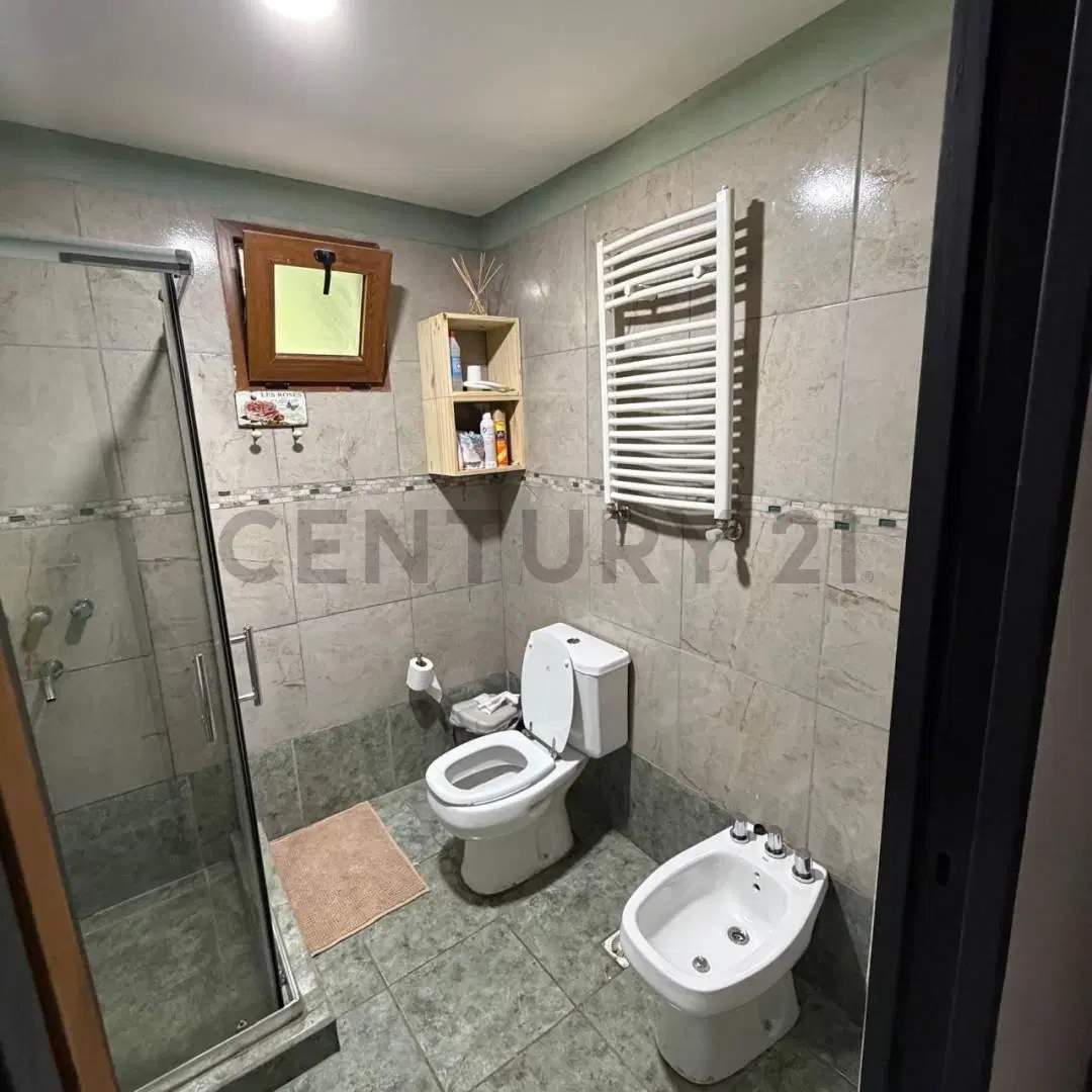 Casa con cabaña independiente en Venta en San Martin de los Andes 4