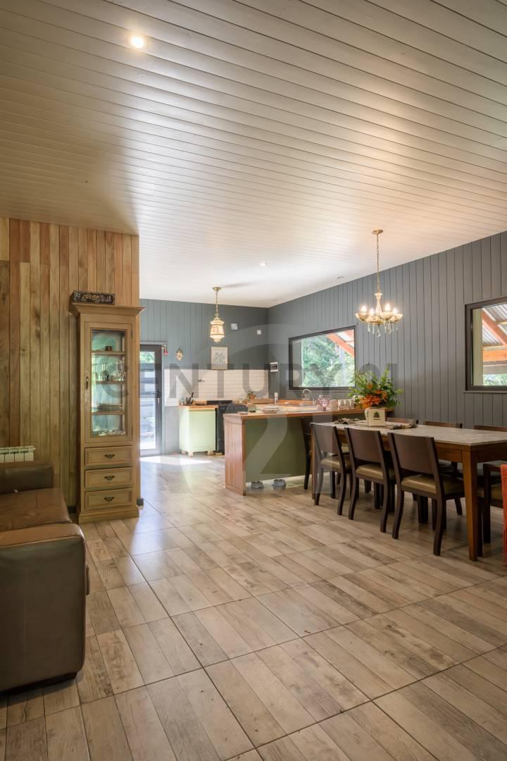 Foto de VENTA CASA SAN MARTIN DE LOS ANDES . BARRIO LOS ROBLES, imagen 3