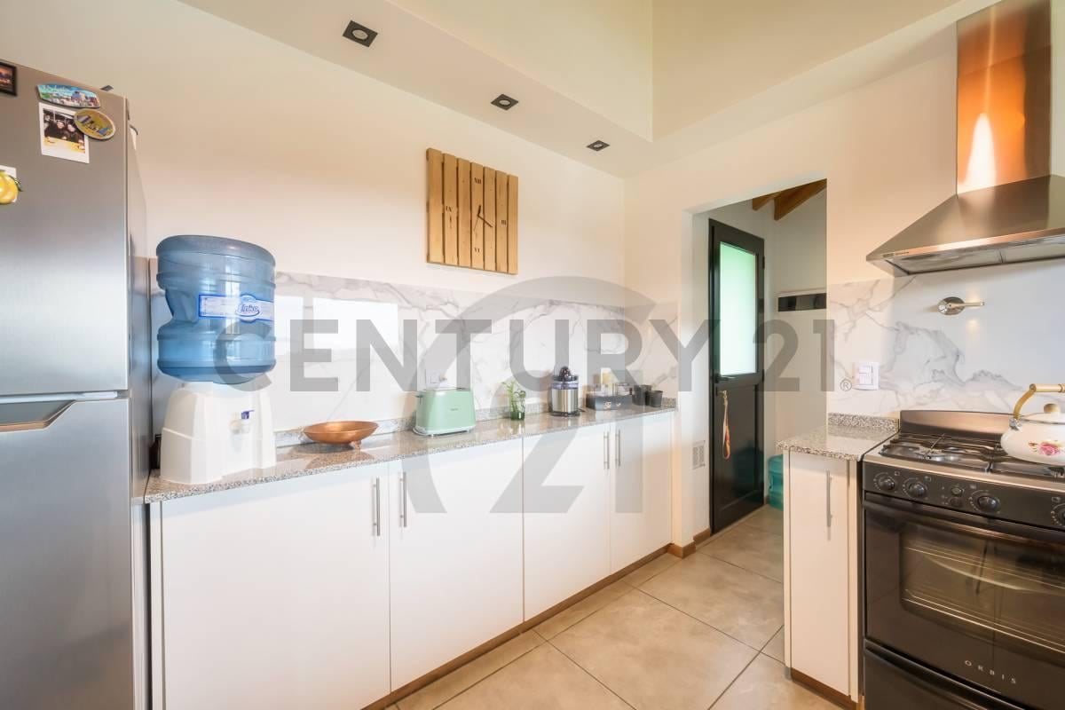 Foto de VENTA CASA SAN MARTIN DE LOS ANDES . BARRIO KALEUCHE, imagen 2