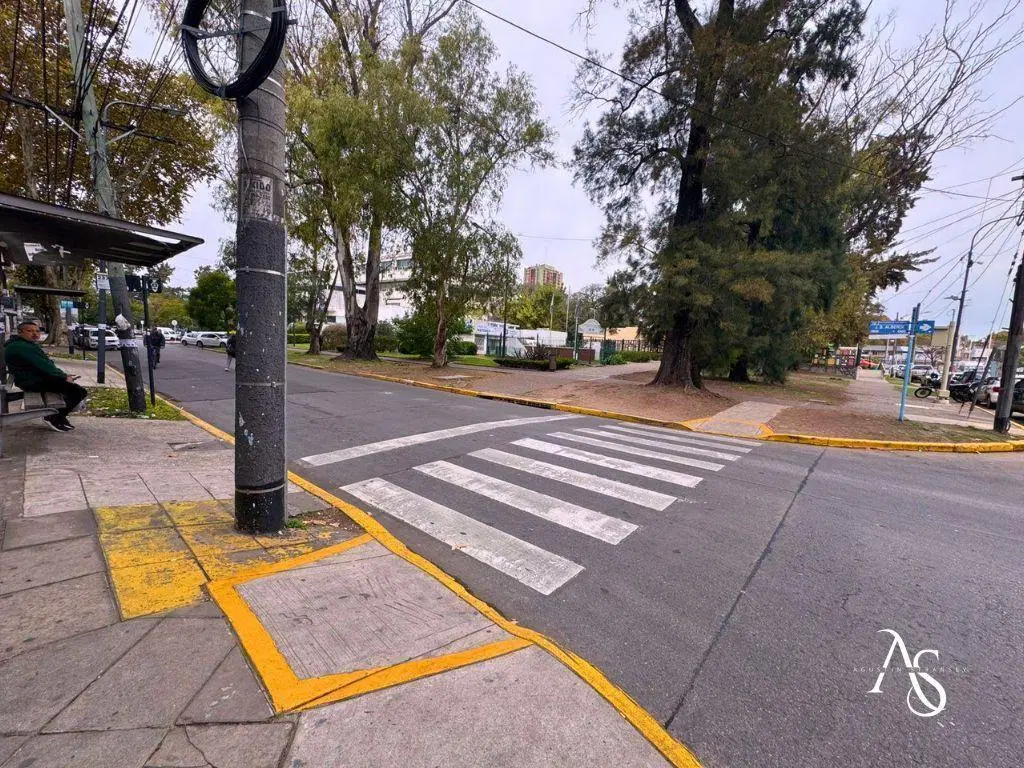 cochera en venta   en centro de casero frente a la municipalidad 4