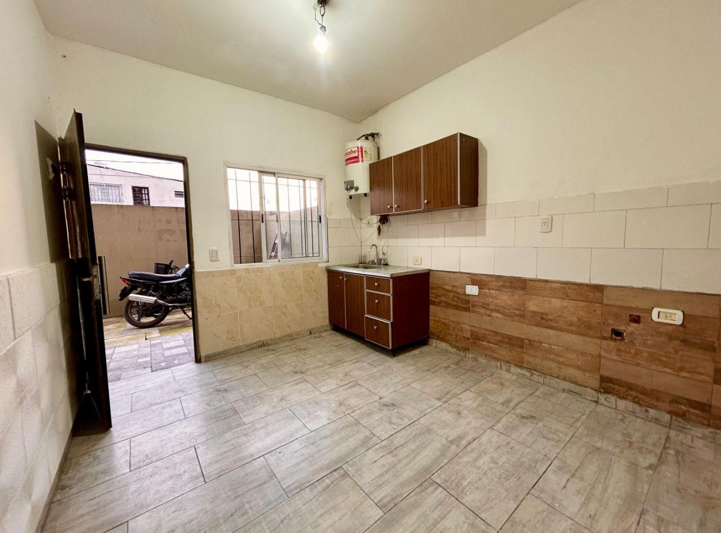 Foto de Departamento Planta baja 2 ambientes en Azcuénaga al 2800 esquina, imagen 1