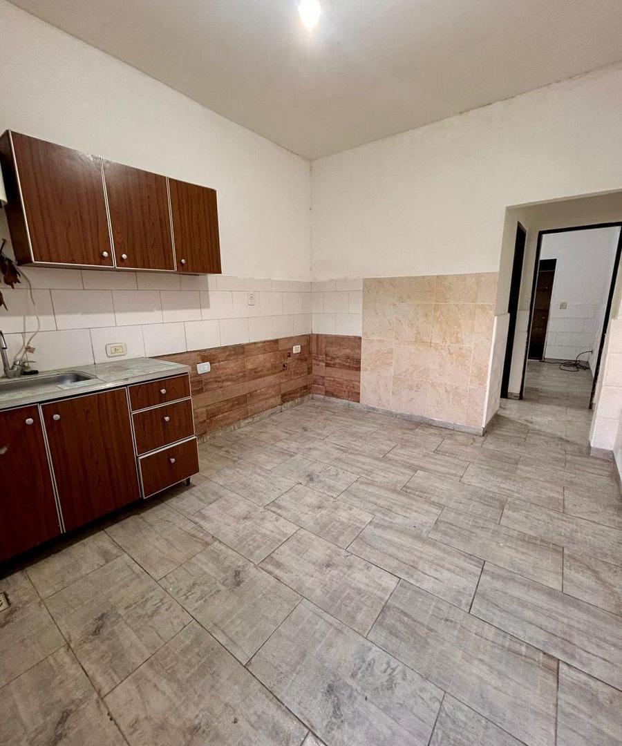 Foto de Departamento Planta baja 2 ambientes en Azcuénaga al 2800 esquina, imagen 2