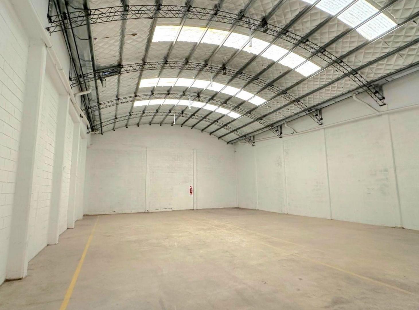 Foto de Galpón de 920 m² en Alquiler – Villa Maipú – Zona Industrial, imagen 1