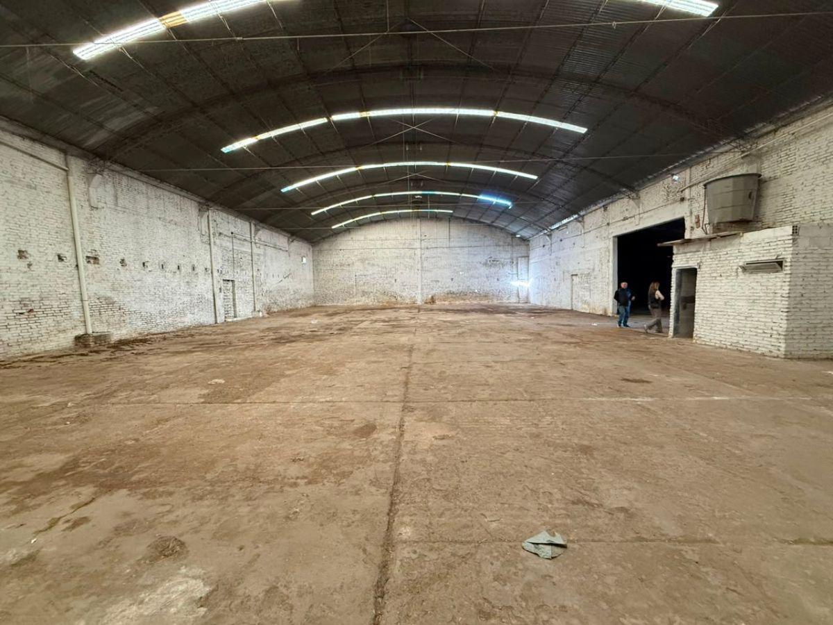 Foto de ALQUILER - GALPÓN DE 720m2 - B. MASSE ALTURA CASTRO BARROS 900, imagen 2