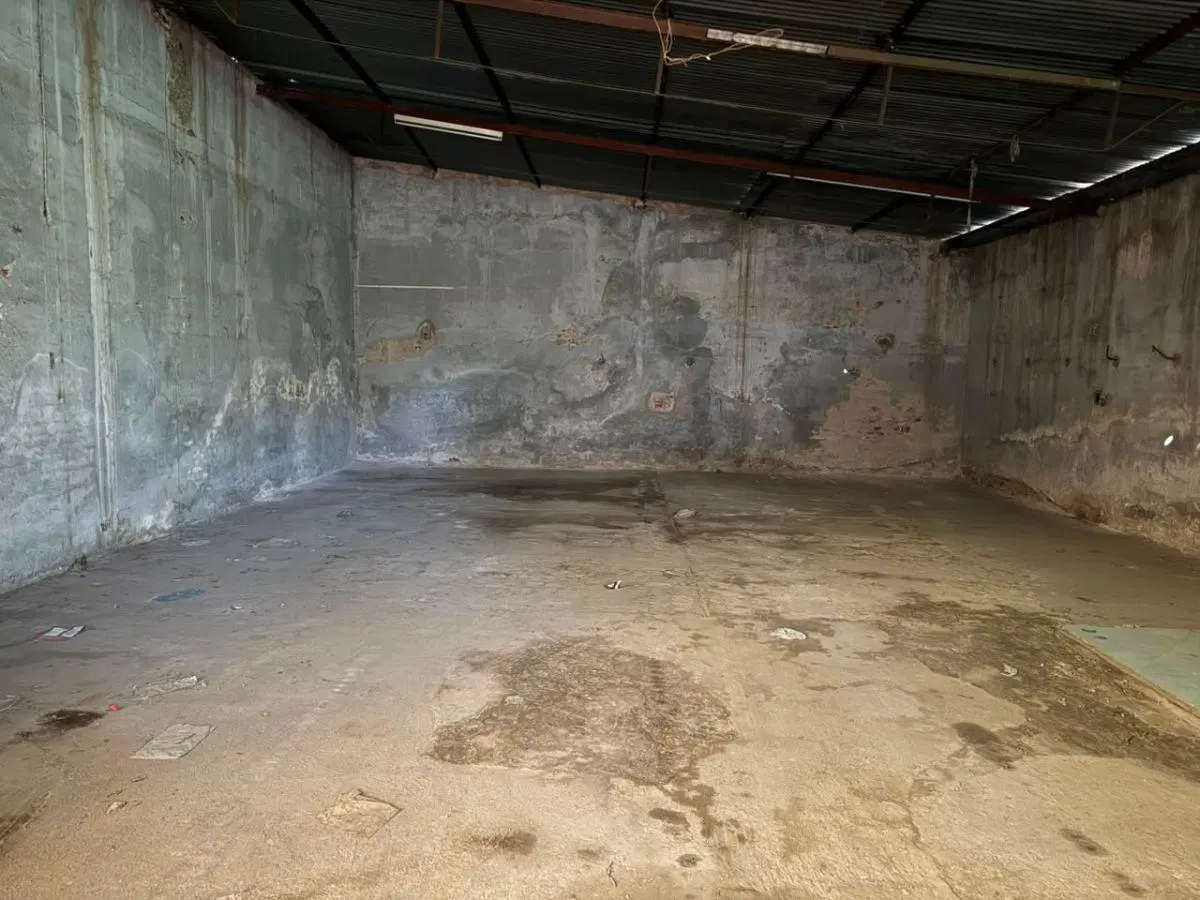 ALQUILER - GALPÓN DE 720m2 - B. MASSE ALTURA CASTRO BARROS 900 3