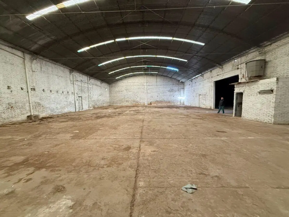 ALQUILER - GALPÓN DE 720m2 - B. MASSE ALTURA CASTRO BARROS 900 2