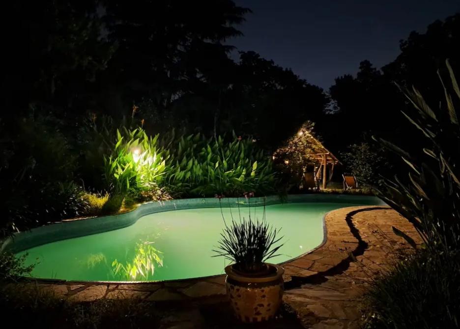 Foto de Casa con amplio parque arbolado y pileta, imagen 2