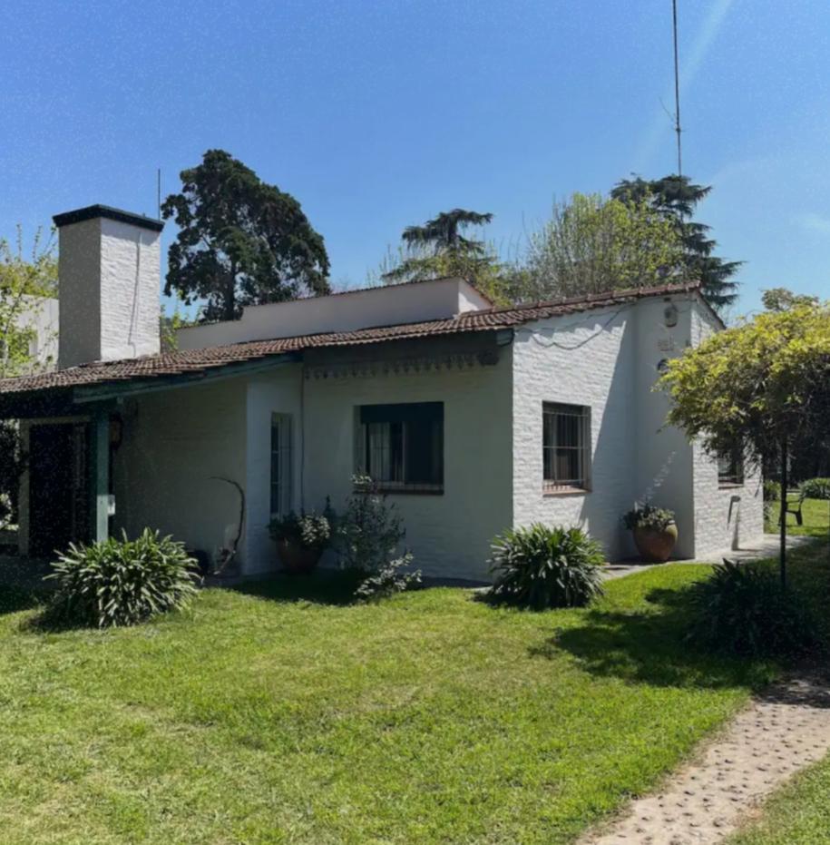 Foto de Casa con amplio parque arbolado y pileta, imagen 1