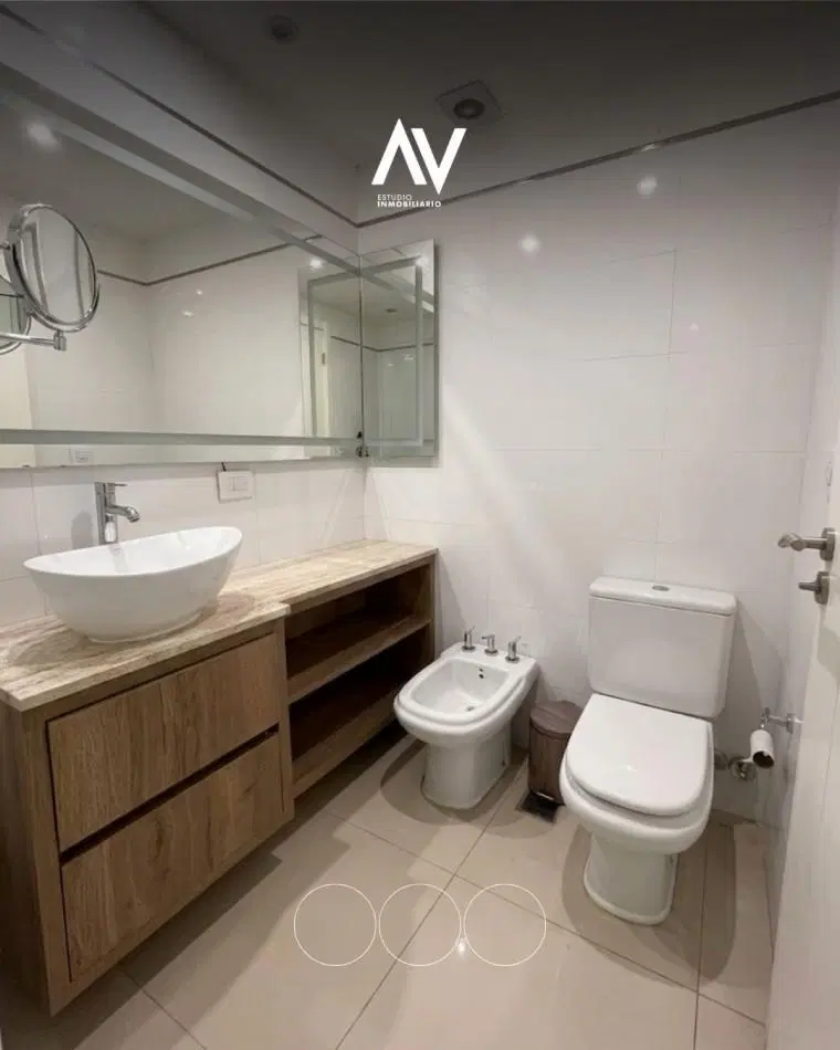 En venta! Semipiso 4 ambientes con doble cochera Guemes y la costa 5