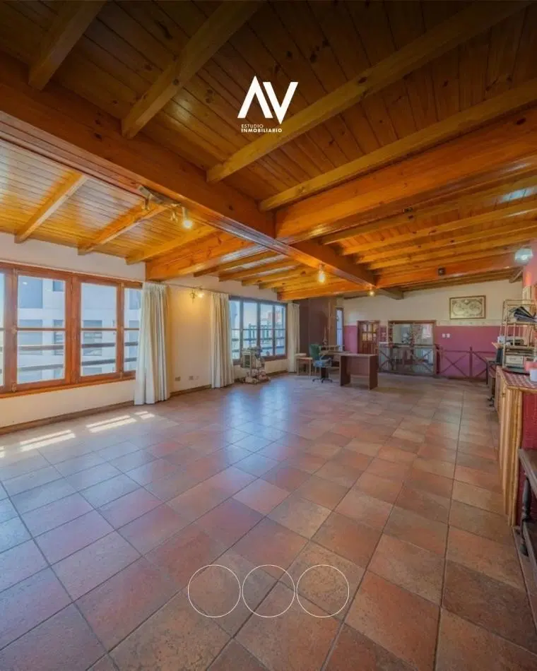 En venta! Casona ideal para Hotel o remodelar. 3