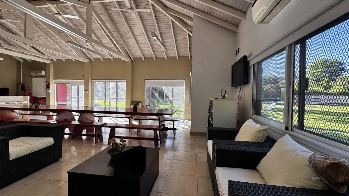 EXCLUSIVA CASA QUINTA CON PISCINA Y GUEST HOUSE. 5