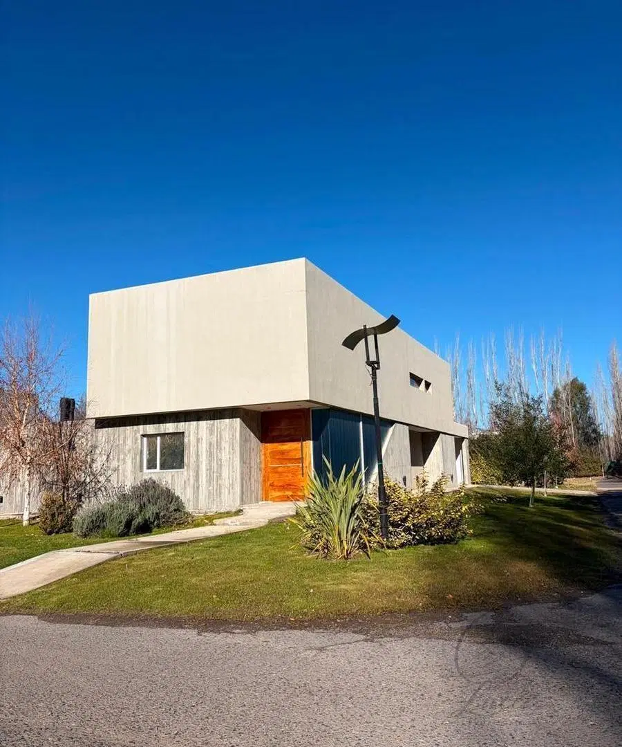Hermosa casa en barrio Sauces del Limay 5