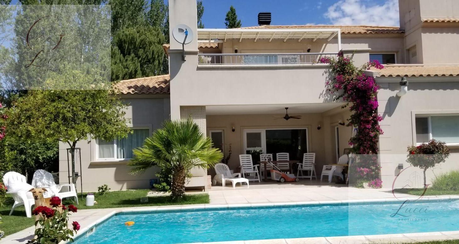 Foto de Casa de 3 dormitorios con pileta climatizada en Barrio Sauces del, imagen 2