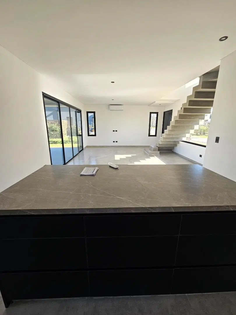 Venta de Casa 4 Ambientes con Pileta en Barrio Santo Tomás – 4