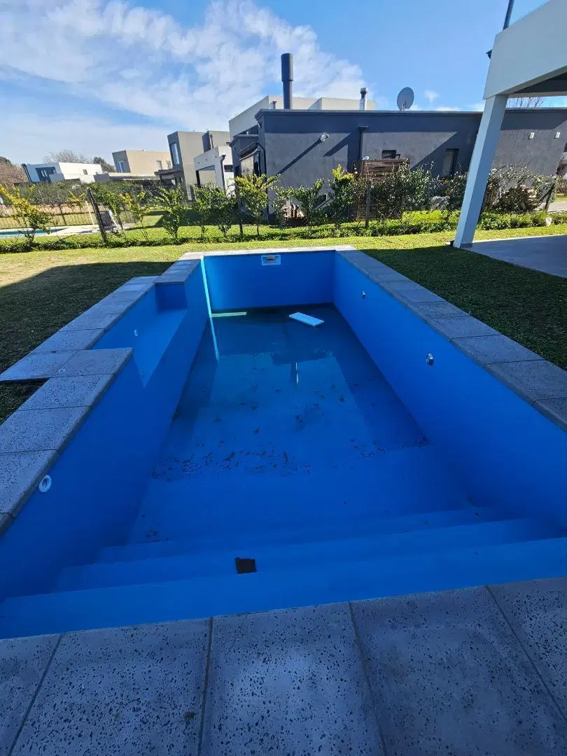 Venta de Casa 4 Ambientes con Pileta en Barrio Santo Tomás – 2