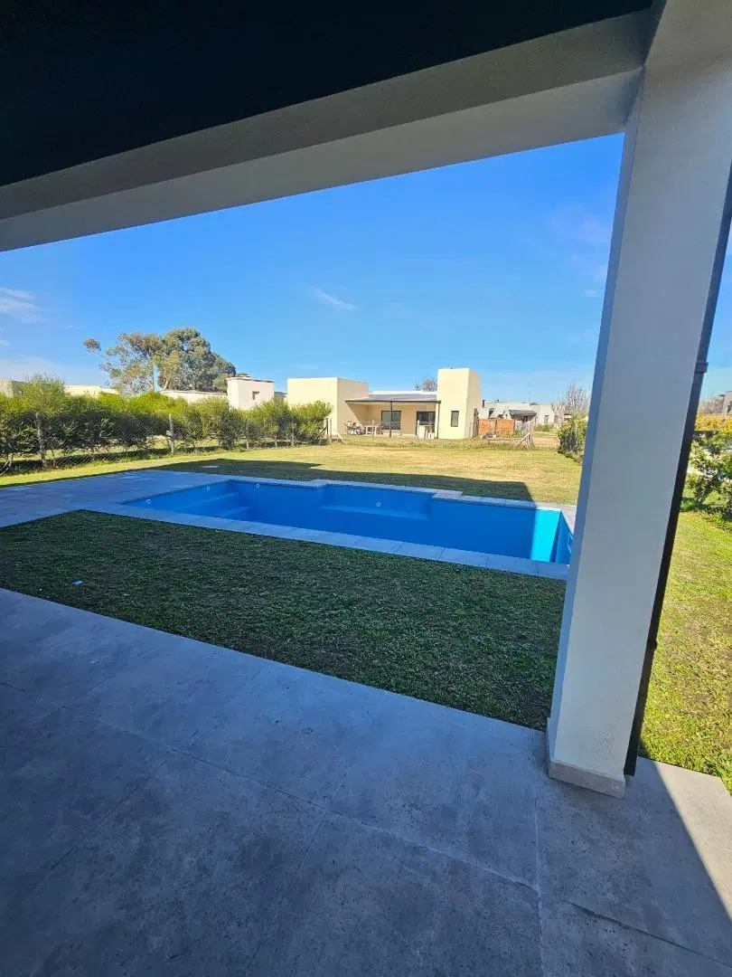 Venta de Casa 4 Ambientes con Pileta en Barrio Santo Tomás – 5