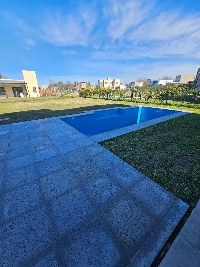 Venta de Casa 4 Ambientes con Pileta en Barrio Santo Tomás – 8