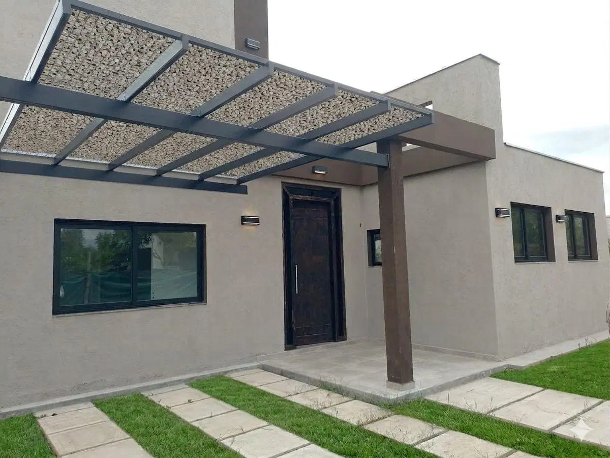 Casa con 4 dormitorios en venta con 540 m² en Maipú 4