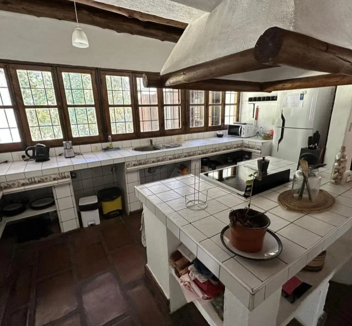 Casa de 1900 m2 con 4 dormitorios en venta en Luján de Cuyo 2