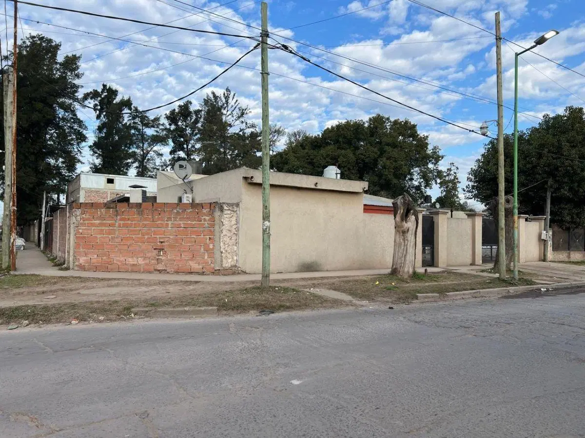 Casa en Venta 3 Ambientes Con Amplio Parque En General Rodriguez 3