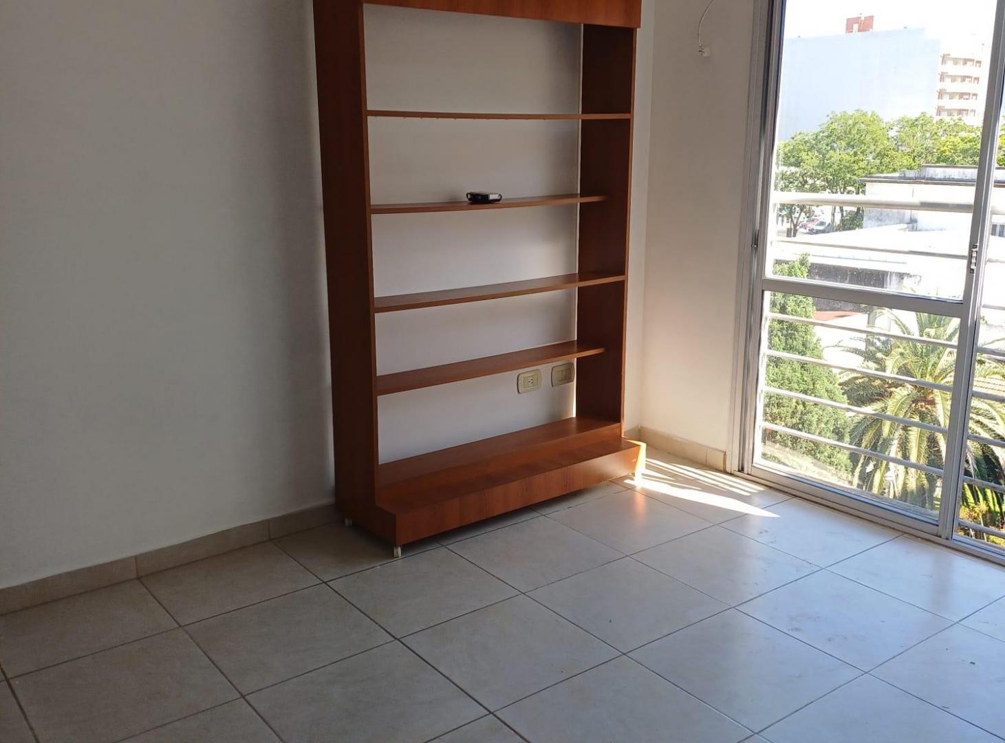 VENTA DE DEPARTAMENTO MONOAMBIENTE EN MORON SUR