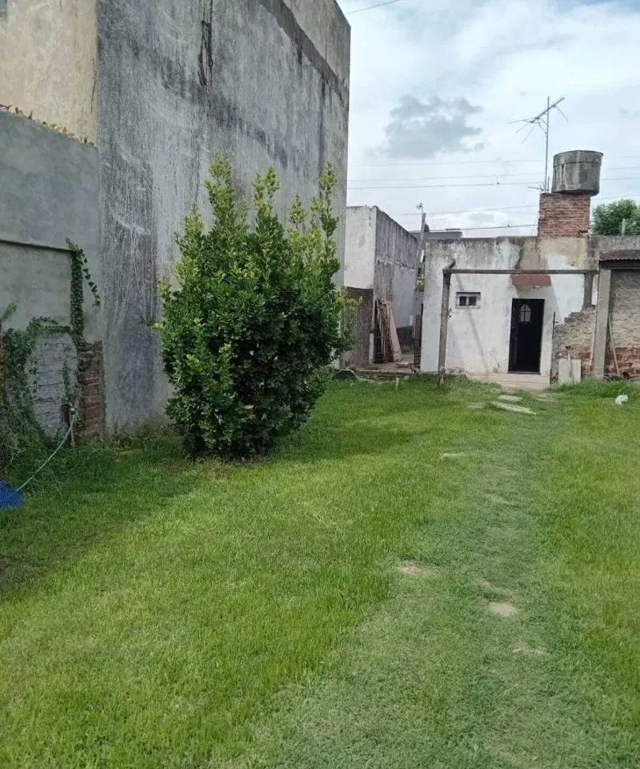 CASAS A REFACCIONAR CON TERRENO DE 400MTS 2 . A SOLO 1 CUADRA DE AUTOPISTA OESTE 4