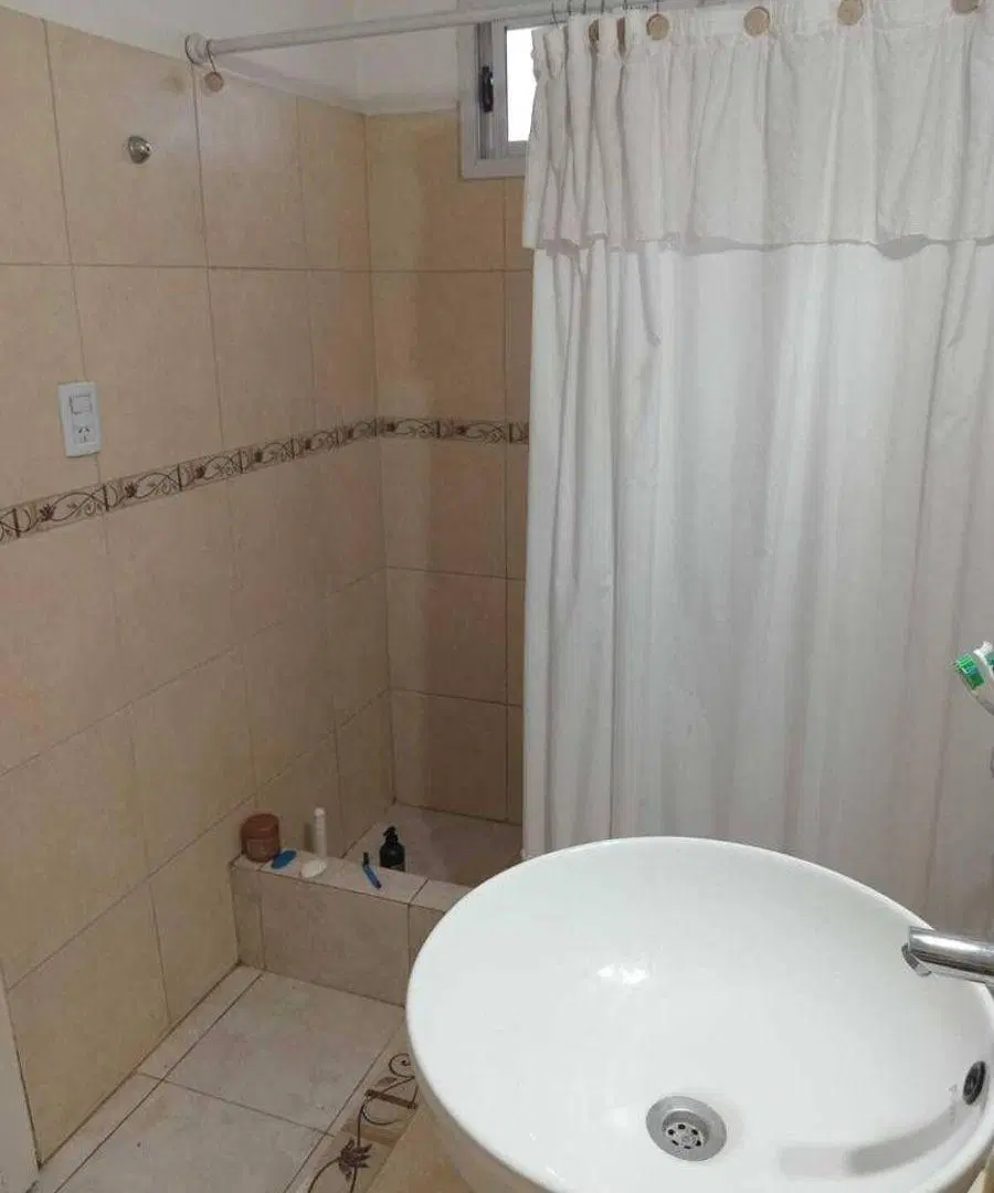CASAS A REFACCIONAR CON TERRENO DE 400MTS 2 . A SOLO 1 CUADRA DE AUTOPISTA OESTE 5