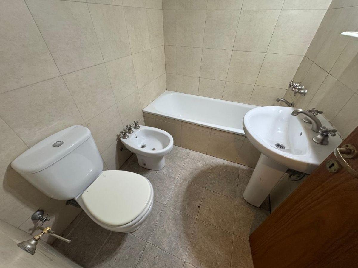 Foto de Departamento 2 ambientes en alquiler en Moron centro con cochera, imagen 4