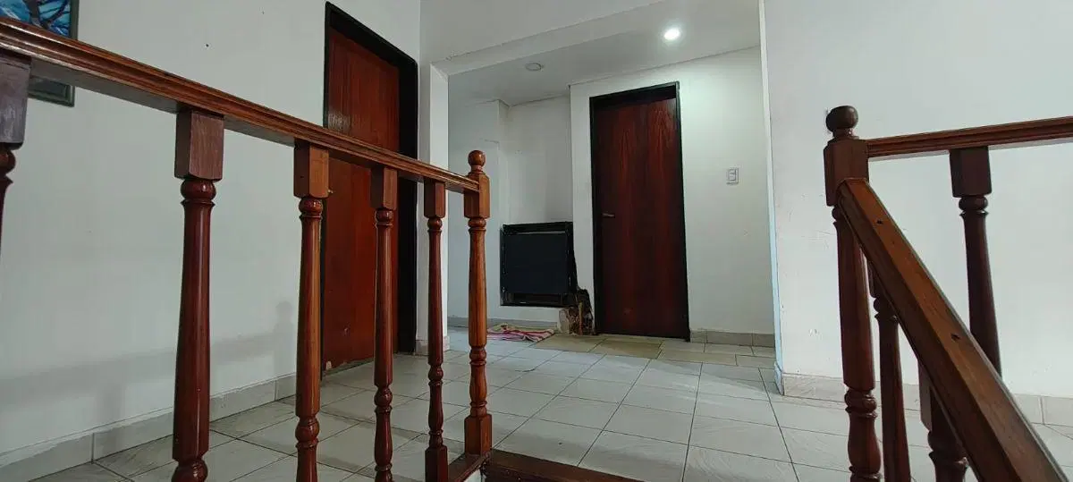 CHALET INTERNO EN VENTA 4 AMBIENTES EN LA AV. SANTA ROSA!!! CASTELAR NORTE !!! 2