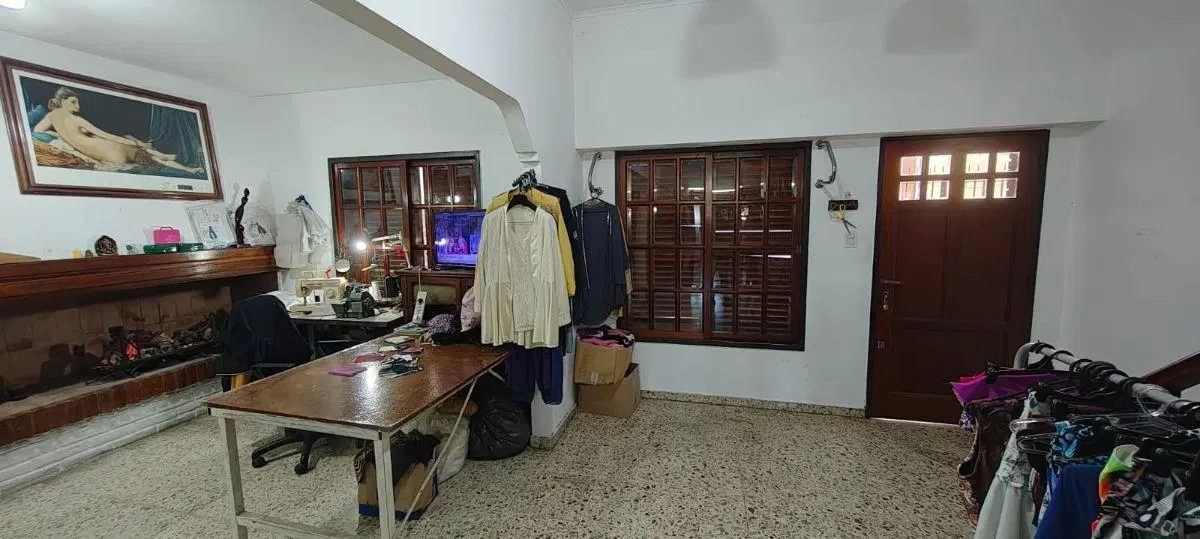 CHALET INTERNO EN VENTA 4 AMBIENTES EN LA AV. SANTA ROSA!!! CASTELAR NORTE !!! 4