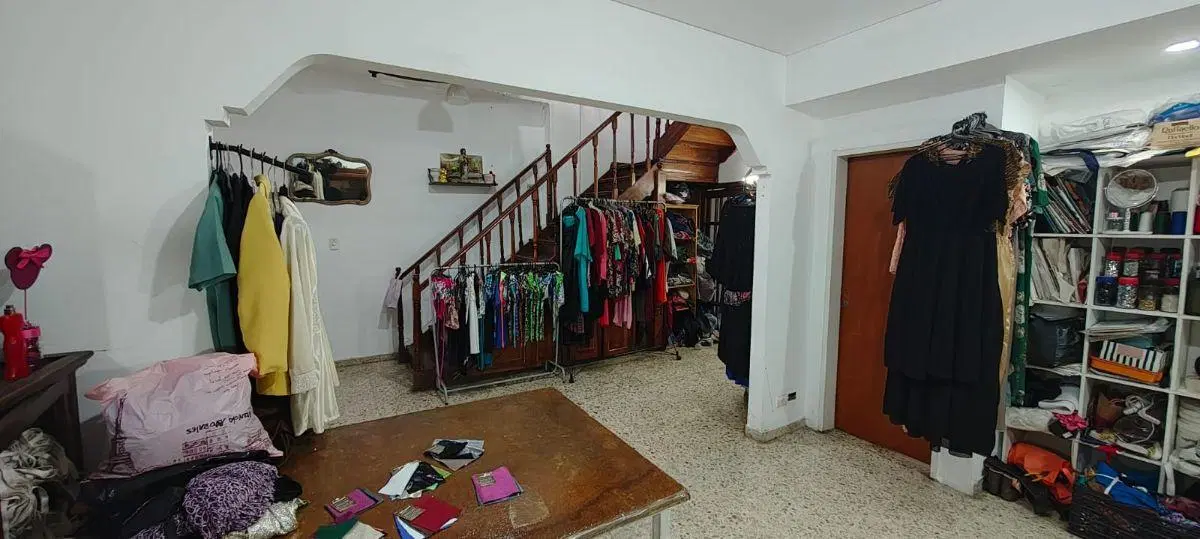 CHALET INTERNO EN VENTA 4 AMBIENTES EN LA AV. SANTA ROSA!!! CASTELAR NORTE !!! 5