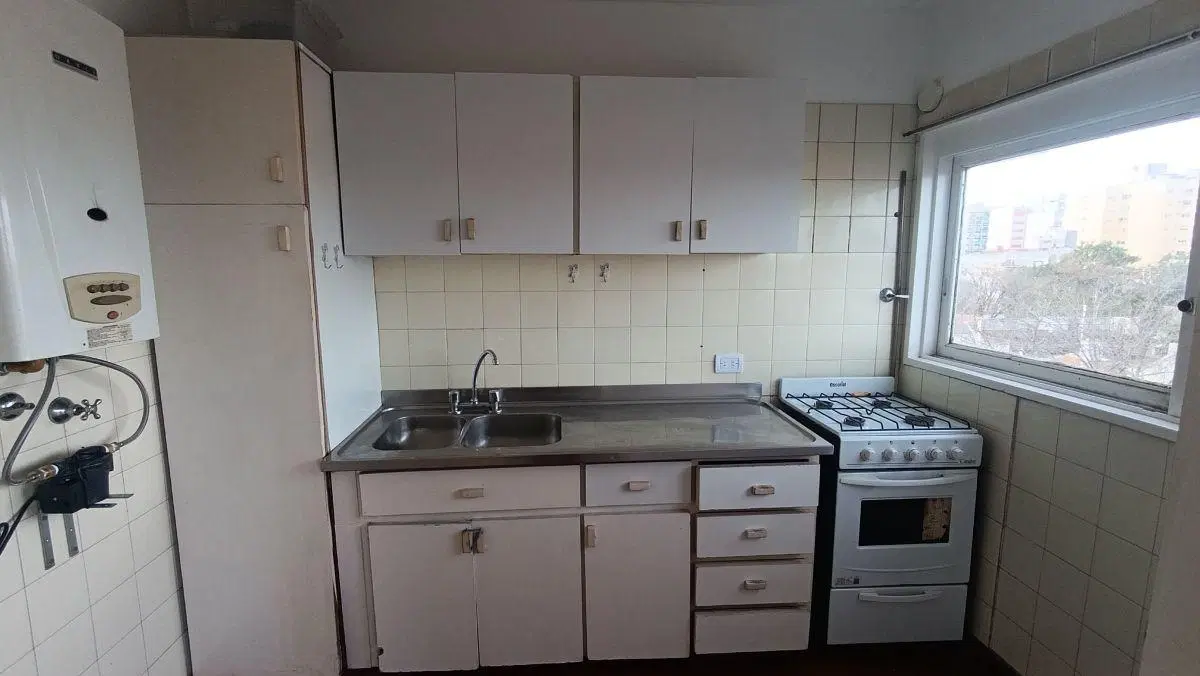 Departamento 3 Ambientes en Alquiler con Balcon y Cocina separada en Martinez Centro!!! 5