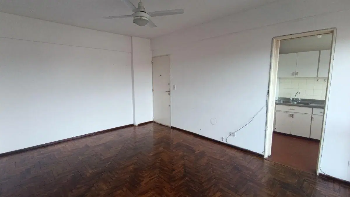 Departamento 3 Ambientes en Alquiler con Balcon y Cocina separada en Martinez Centro!!! 4