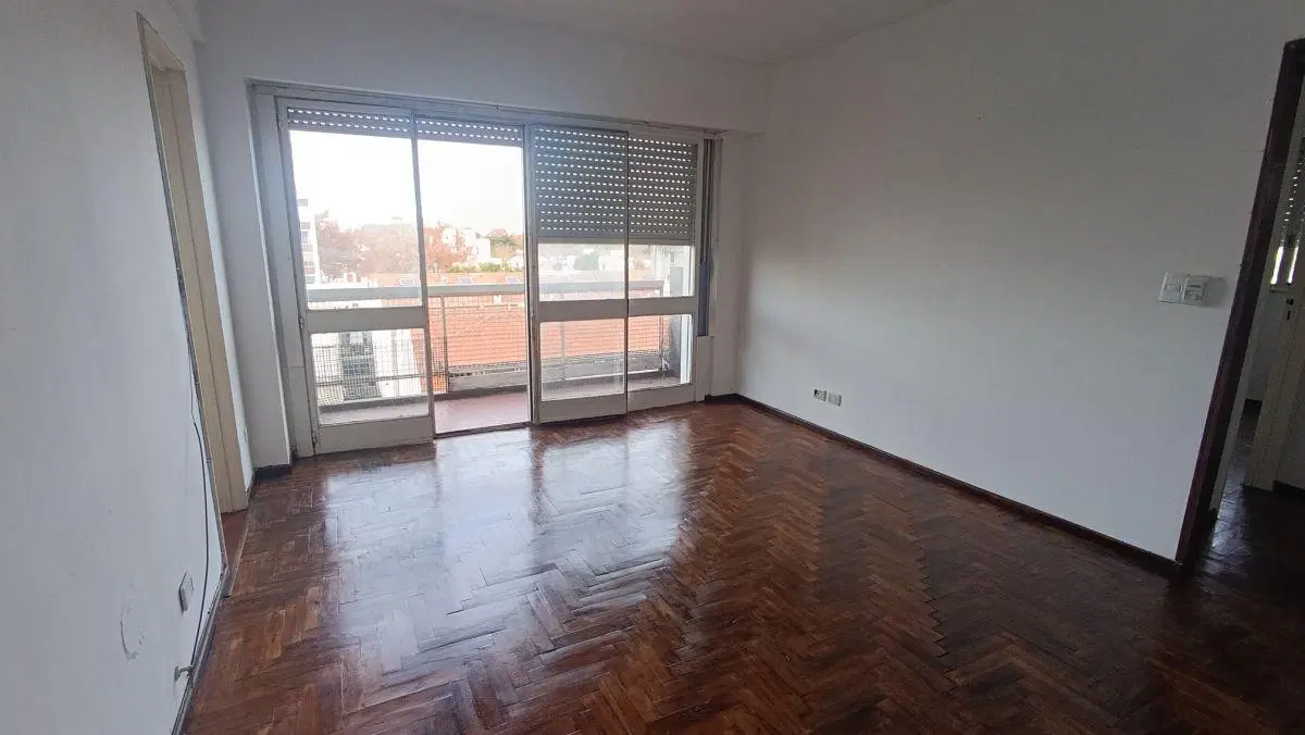 Departamento 3 Ambientes en Alquiler con Balcon y Cocina separada en Martinez Centro!!! 2