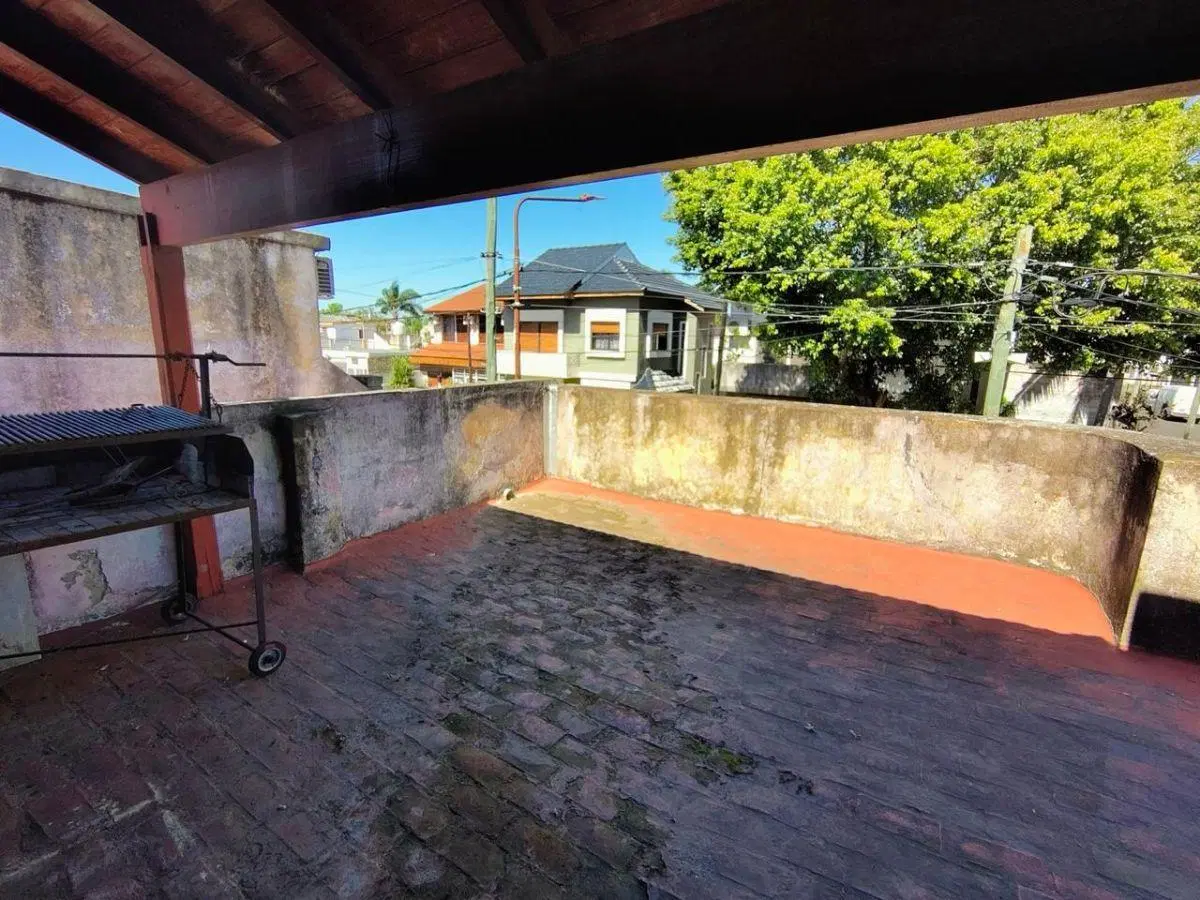 Casa 5 ambientes en venta en Haedo a reciclar. APTO CREDITO 5