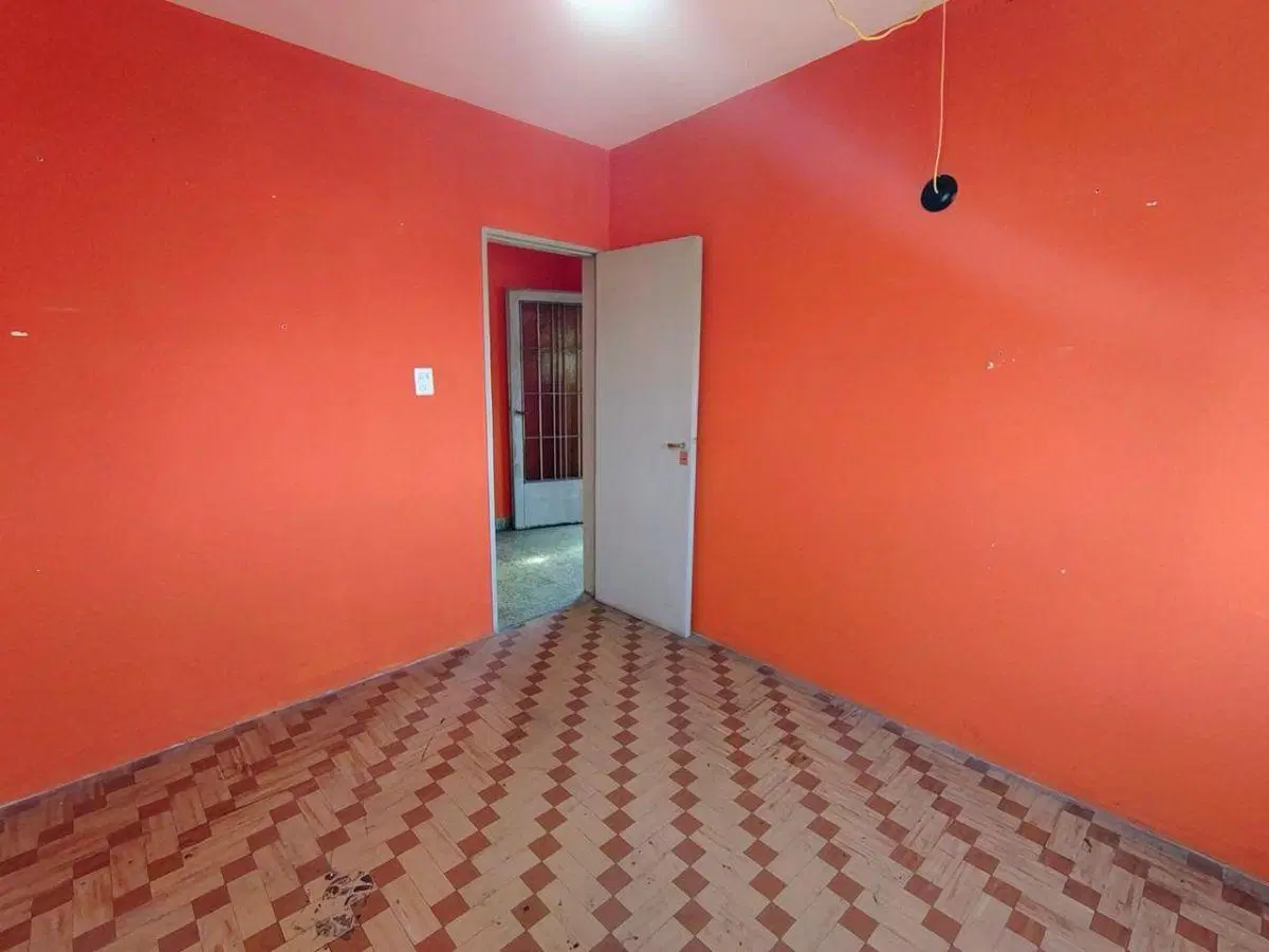 Casa 5 ambientes en venta en Haedo a reciclar. APTO CREDITO 3